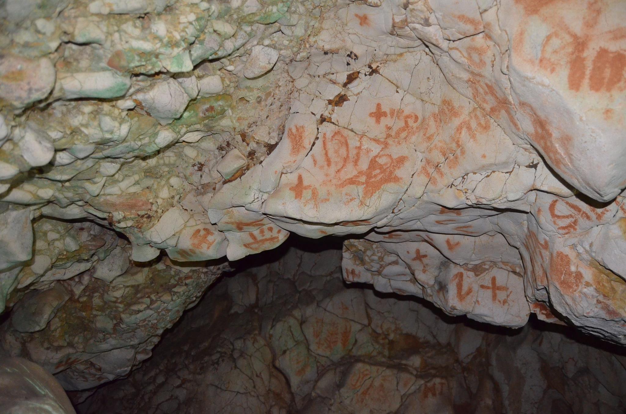Chindiei 2 cave paintings